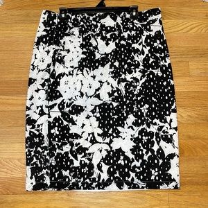 Black and white leaf print skirt